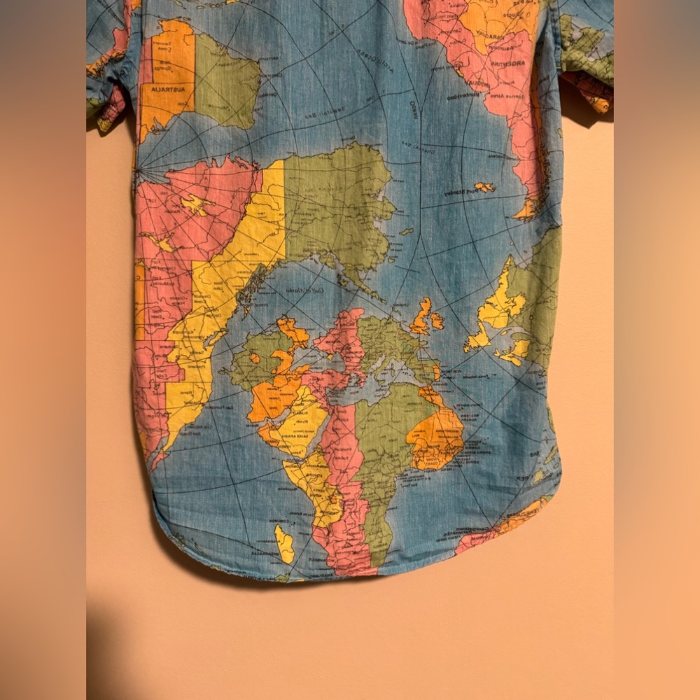 EUC 21 MEN Blue Map of the World AOP Button Down size small - Picture 7 of 8